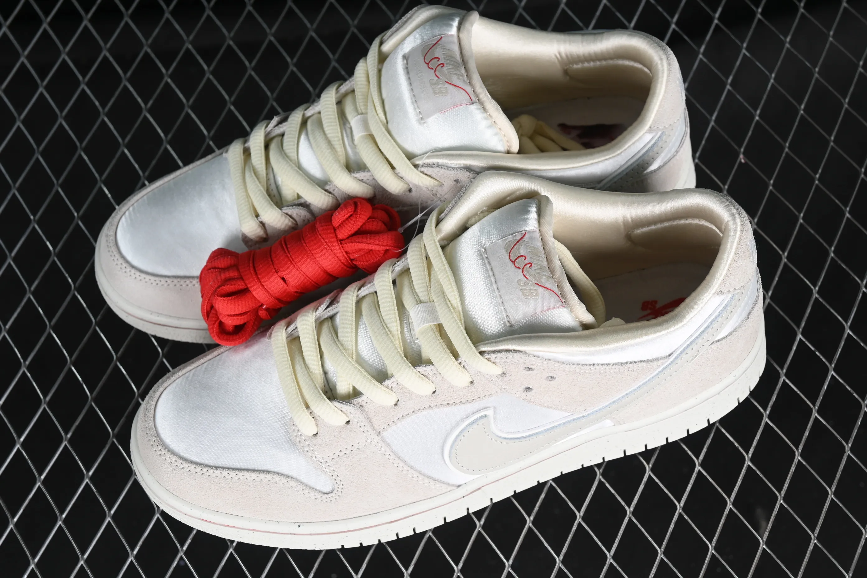 All Categories Nk SB Dunk Series Nk SB Dunk Low Low-top Sneakers J Version Nk SB Dunk Low 2024 Valentine's Day Theme SB Low-top Casual Sneakers FZ5654-100